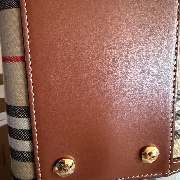 Burberry archive beige all baby tittle handbag. - Picture 10 of 15